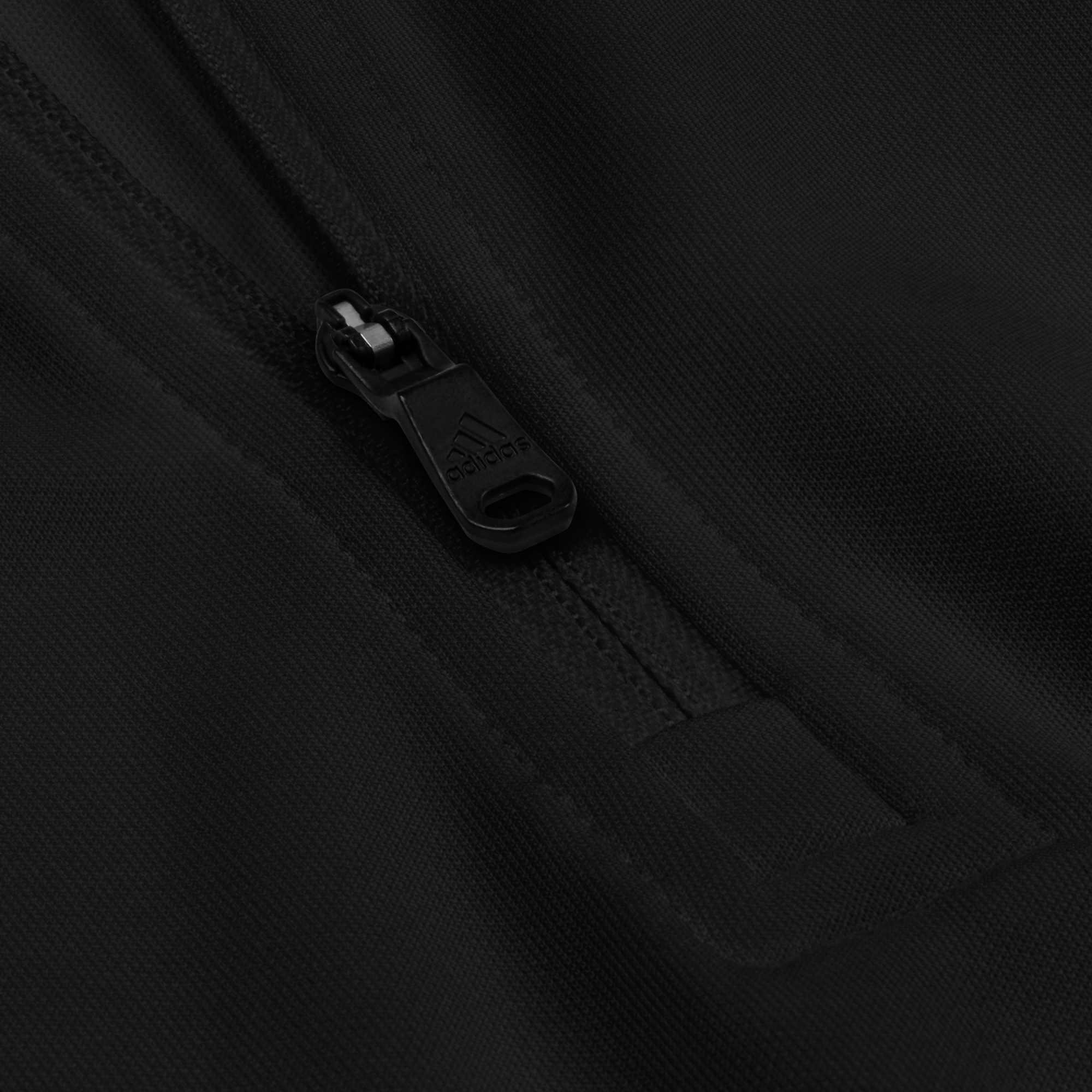 adidas® x tsgabrielle® • Pour Lui • Pullover à Zip Quart • Couleurs Foncé - View 8